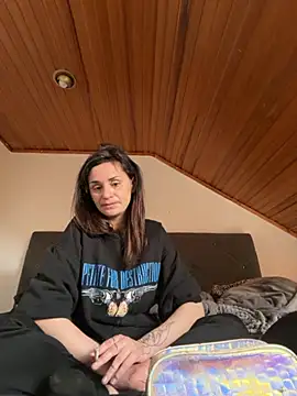 Snapshot of JeSuisUnTapin chatting on April 2026 10:27:02 AM JeSuisUnTapin online show from April 2026 10:27:02 AM