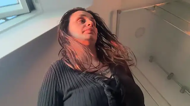 Snapshot of JeSuisUnTapin chatting on April 2026 06:23:01 PM JeSuisUnTapin online show from April 2026 06:23:01 PM