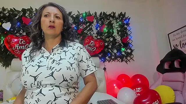 Snapshot of any_mour chatting on February 2025 05:17:02 PM any mour online show from February 2025 05:17:02 PM