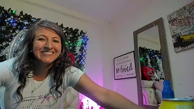 Snapshot of any_mour chatting on February 2025 09:14:01 PM any mour online show from February 2025 09:14:01 PM