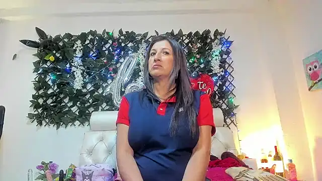 Snapshot of any_mour chatting on March 2025 04:11:02 PM any mour online show from March 2025 04:11:02 PM