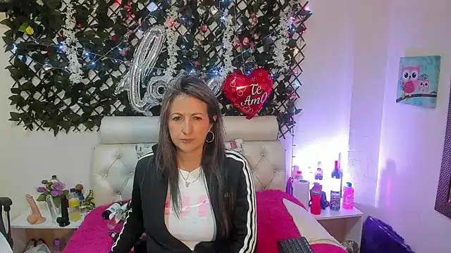 Snapshot of any_mour chatting on March 2025 03:20:02 PM any mour online show from March 2025 03:20:02 PM