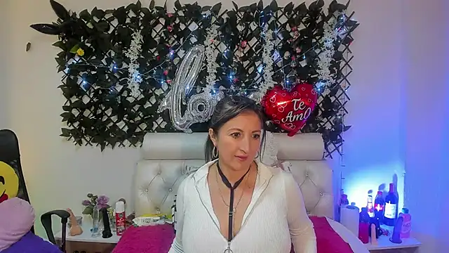 Snapshot of any_mour chatting on March 2025 03:39:01 PM any mour online show from March 2025 03:39:01 PM