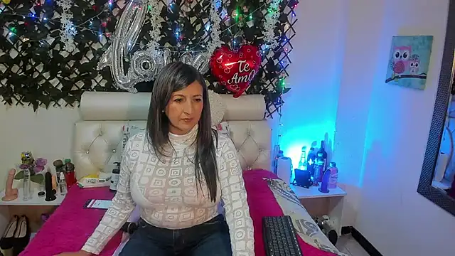 Snapshot of any_mour chatting on March 2025 03:50:02 PM any mour online show from March 2025 03:50:02 PM