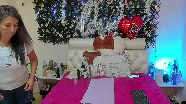 Snapshot of any_mour chatting on March 2025 03:40:01 PM any mour online show from March 2025 03:40:01 PM