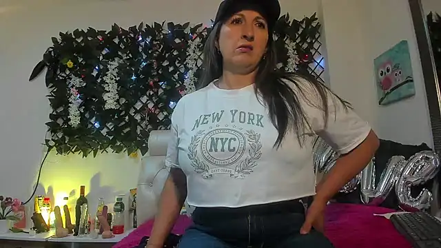 Snapshot of any_mour chatting on March 2025 05:31:01 PM any mour online show from March 2025 05:31:01 PM