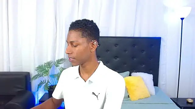 maiki18  online show from November 2025 01:55:01 PM