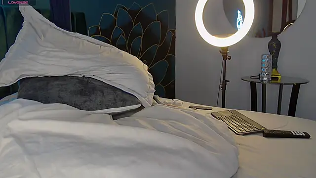 Snapshot of Adam_MillanFF chatting on December 2024 10:06:01 PM Adam MillanFF online show from December 2024 10:06:01 PM