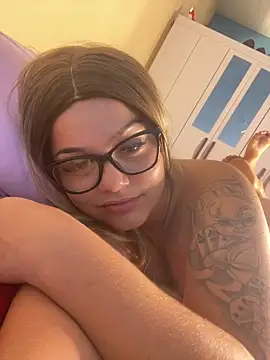 Lolacavalona online show from December 2024 05:07:02 PM