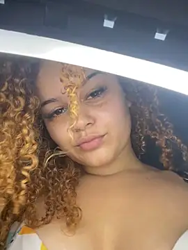 Lolacavalona online show from September 2025 05:04:01 PM