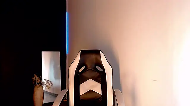 Snapshot of AdharaaMoon chatting on February 2025 11:06:01 PM AdharaaMoon online show from February 2025 11:06:01 PM