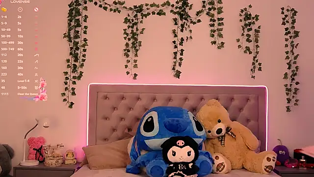 Snapshot of LaylaBrown chatting on February 2025 11:02:01 PM LaylaBrown online show from February 2025 11:02:01 PM