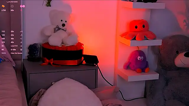 Snapshot of LaylaBrown chatting on October 2025 07:02:01 PM LaylaBrown online show from October 2025 07:02:01 PM