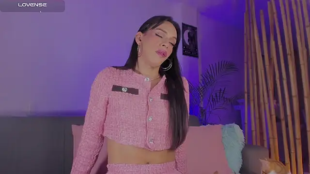 Snapshot of danna_v chatting on December 2024 04:34:02 AM danna v online show from December 2024 04:34:02 AM