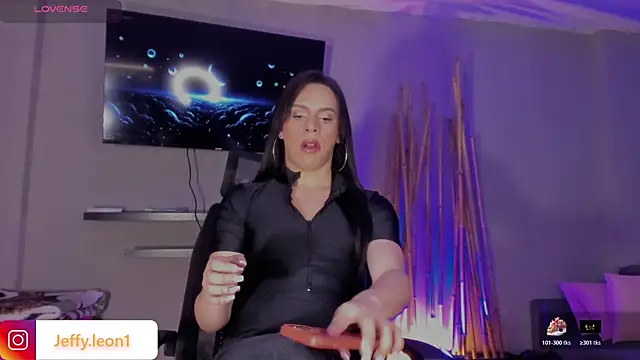 Snapshot of danna_v chatting on October 2025 04:13:01 AM danna v online show from October 2025 04:13:01 AM