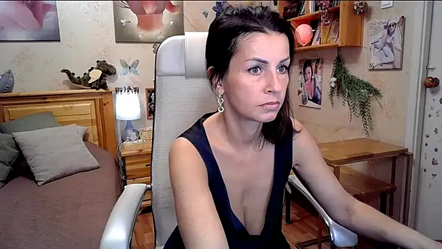 Kendra Mom online show from October 2025 07:49:02 AM