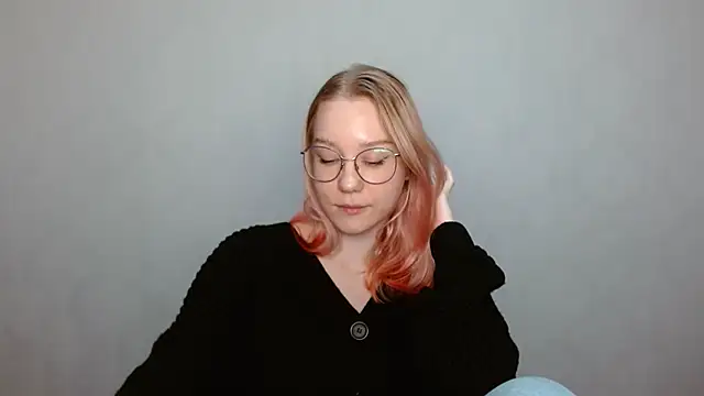 Snapshot of cindi_hot chatting on December 2024 12:06:01 PM cindi hot online show from December 2024 12:06:01 PM