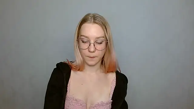 Snapshot of cindi_hot chatting on January 2025 12:27:02 PM cindi hot online show from January 2025 12:27:02 PM