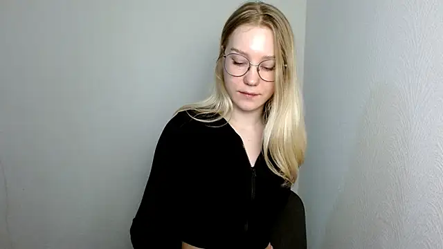 Snapshot of cindi_hot chatting on March 2025 12:13:01 PM cindi hot online show from March 2025 12:13:01 PM