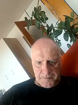 Milkasahne64 online show from October 2025 09:57:02 AM