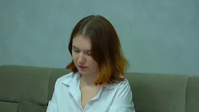 Snapshot of LessySmith chatting on April 2026 04:37:01 PM LessySmith online show from April 2026 04:37:01 PM