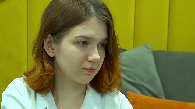 Snapshot of LessySmith chatting on April 2026 04:23:01 PM LessySmith online show from April 2026 04:23:01 PM