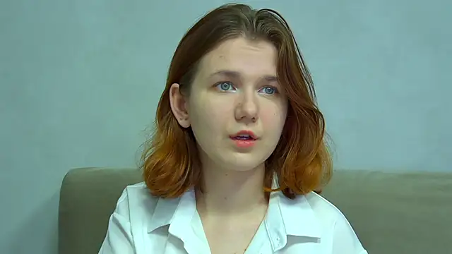 Snapshot of LessySmith chatting on April 2026 04:17:01 AM LessySmith online show from April 2026 04:17:01 AM