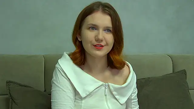 Snapshot of LessySmith chatting on April 2026 04:55:01 PM LessySmith online show from April 2026 04:55:01 PM