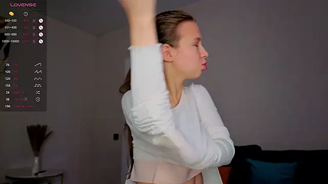 Snapshot of Dream_emma chatting on September 2025 01:49:02 AM Dream emma online show from September 2025 01:49:02 AM