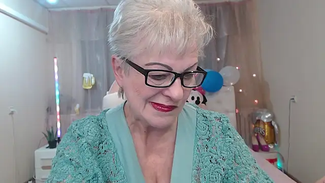 KayleSmoll online show from October 2025 07:12:02 PM