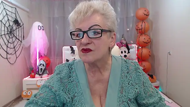 KayleSmoll online show from October 2025 06:19:02 PM