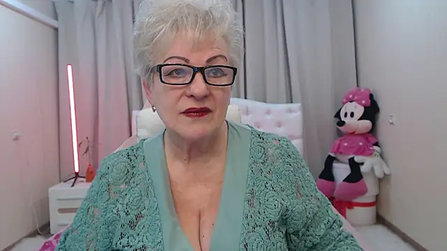 Snapshot of KayleSmoll chatting on May 2026 06:34:02 PM KayleSmoll online show from May 2026 06:34:02 PM