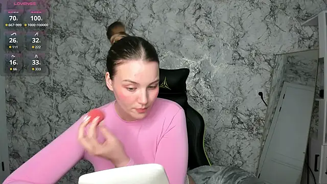 Snapshot of DeniRicchii chatting on April 2026 06:57:02 PM DeniRicchii online show from April 2026 06:57:02 PM