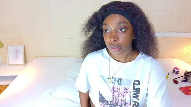 Shamiraa moore online show from October 2025 07:56:01 PM