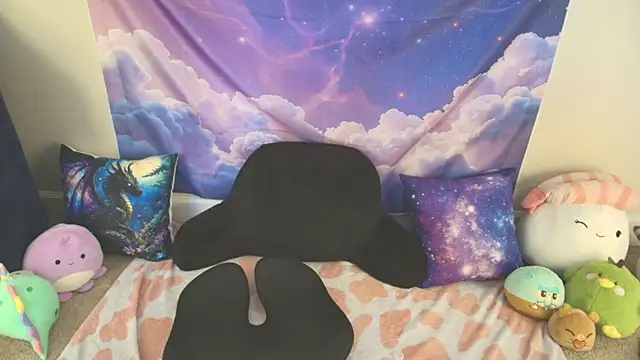 Snapshot of MilkyBunny chatting on April 2026 05:17:01 PM MilkyBunny online show from April 2026 05:17:01 PM