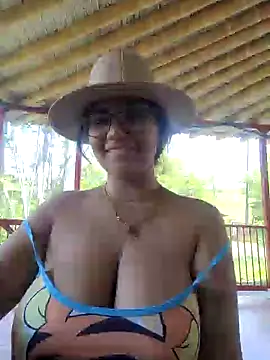 Sofythom1 online show from December 2024 04:17:01 PM