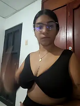 Snapshot of Sofythom1 chatting on April 2026 01:44:01 AM Sofythom1 online show from April 2026 01:44:01 AM