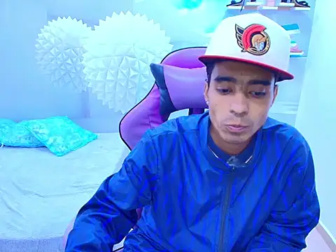 Aaron-00 online show from January 2026 08:35:01 PM