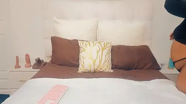 GiantBootyMilf online show from June 2026 07:35:02 PM