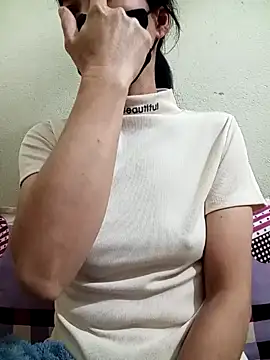 Snapshot of YunLem chatting on January 2025 02:12:02 PM YunLem online show from January 2025 02:12:02 PM