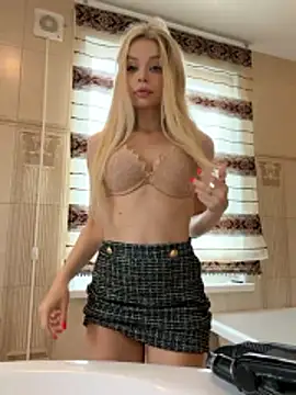 Snapshot of -RIVIERA- chatting on April 2026 09:31:01 AM -RIVIERA- online show from April 2026 09:31:01 AM