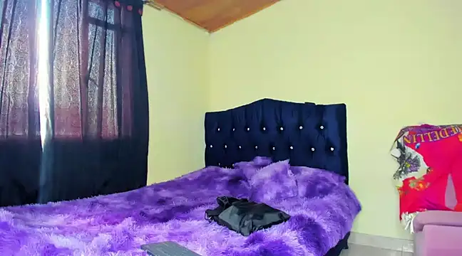 Snapshot of scarlet_tommy chatting on March 2025 09:05:02 PM scarlet tommy online show from March 2025 09:05:02 PM