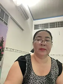 Snapshot of NDith chatting on March 2025 11:49:02 AM NDith online show from March 2025 11:49:02 AM