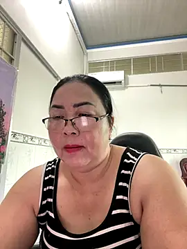 Snapshot of NDith chatting on September 2025 09:36:02 AM NDith online show from September 2025 09:36:02 AM