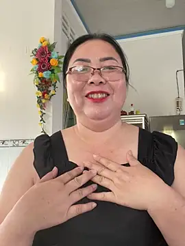 Snapshot of NDith chatting on October 2025 10:10:02 AM NDith online show from October 2025 10:10:02 AM