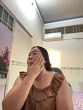 Snapshot of NDith chatting on October 2025 11:00:02 PM NDith online show from October 2025 11:00:02 PM