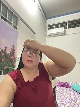 Snapshot of NDith chatting on October 2025 12:45:02 PM NDith online show from October 2025 12:45:02 PM