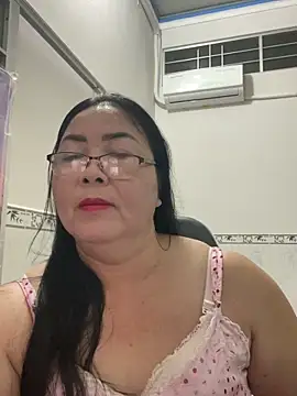 Snapshot of NDith chatting on October 2025 12:57:02 PM NDith online show from October 2025 12:57:02 PM