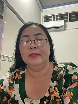 Snapshot of NDith chatting on October 2025 11:19:01 AM NDith online show from October 2025 11:19:01 AM