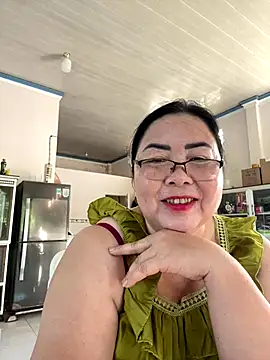 Snapshot of NDith chatting on October 2025 12:31:01 AM NDith online show from October 2025 12:31:01 AM